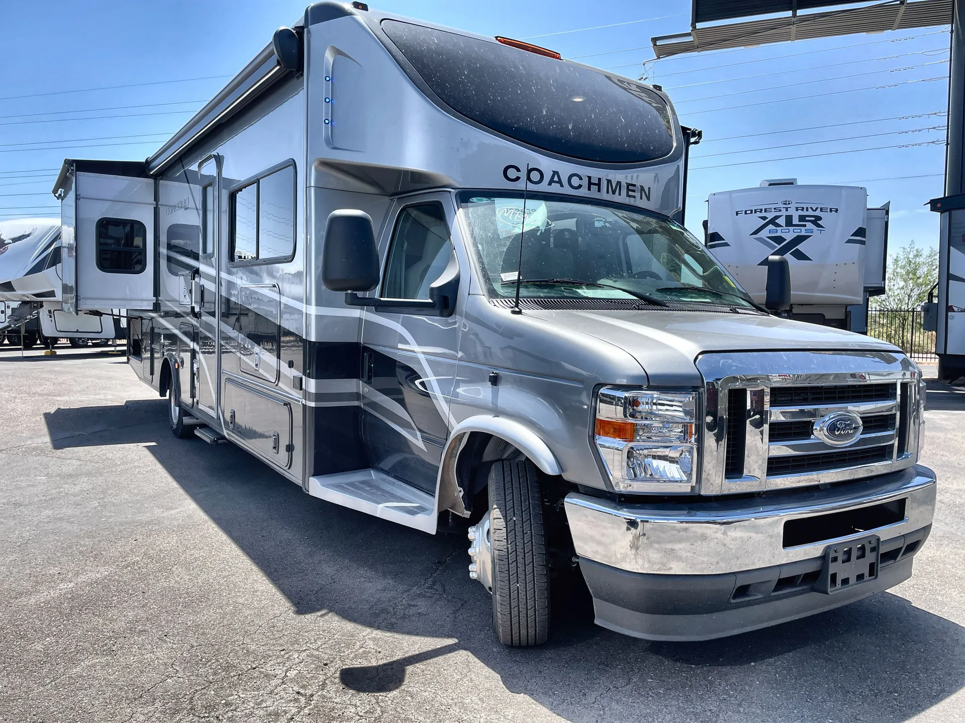 2025 Coachmen Concord 321DS - Photo 2