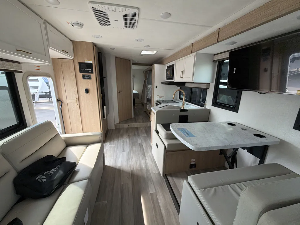 2027 Thor Motor Coach Freedom Elite 31FE, Photos photo 4