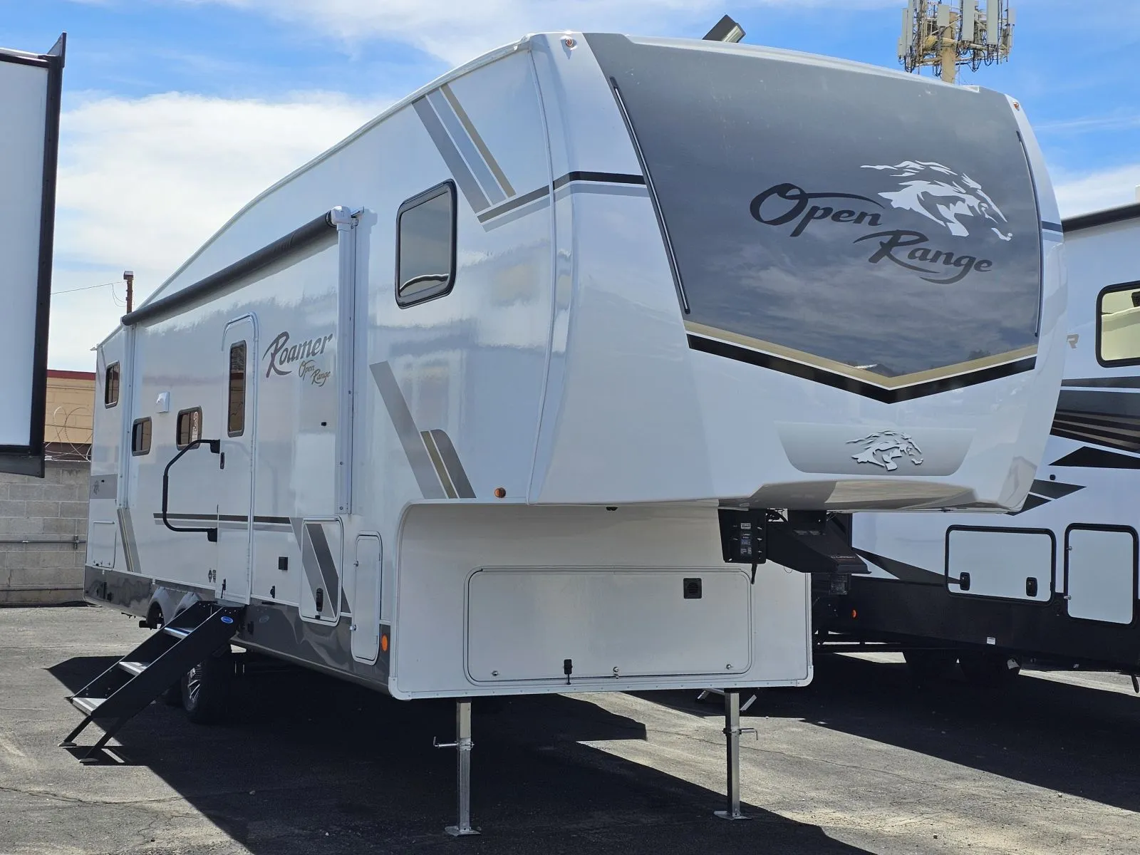 2027 Highland Ridge Open Range Roamer Light Duty 28DBSS - Photo 2