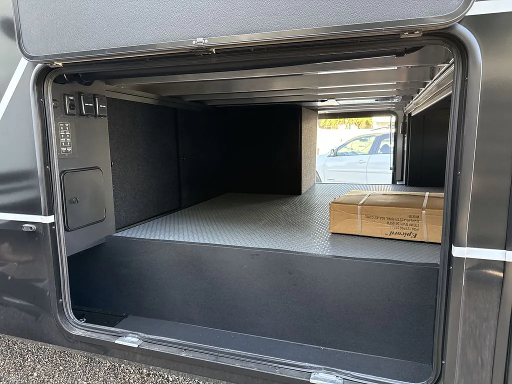 2026 Brinkley Model G 4000, Photos photo 7