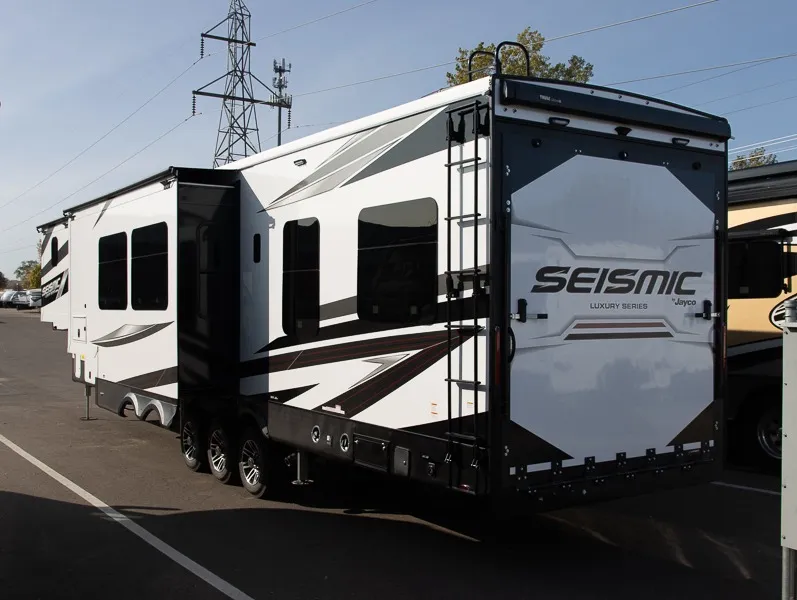 2025 Jayco Seismic Luxury Series 4113 - Photo 4