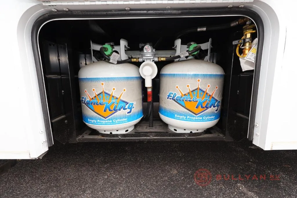 2027 Winnebago Sunflyer 26FE - Photo 4