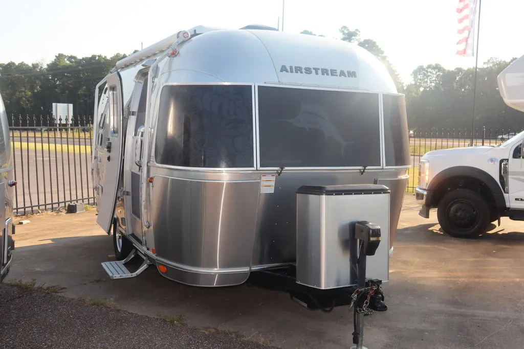 2018 Airstream Tommy Bahama 19CB - Photo 2