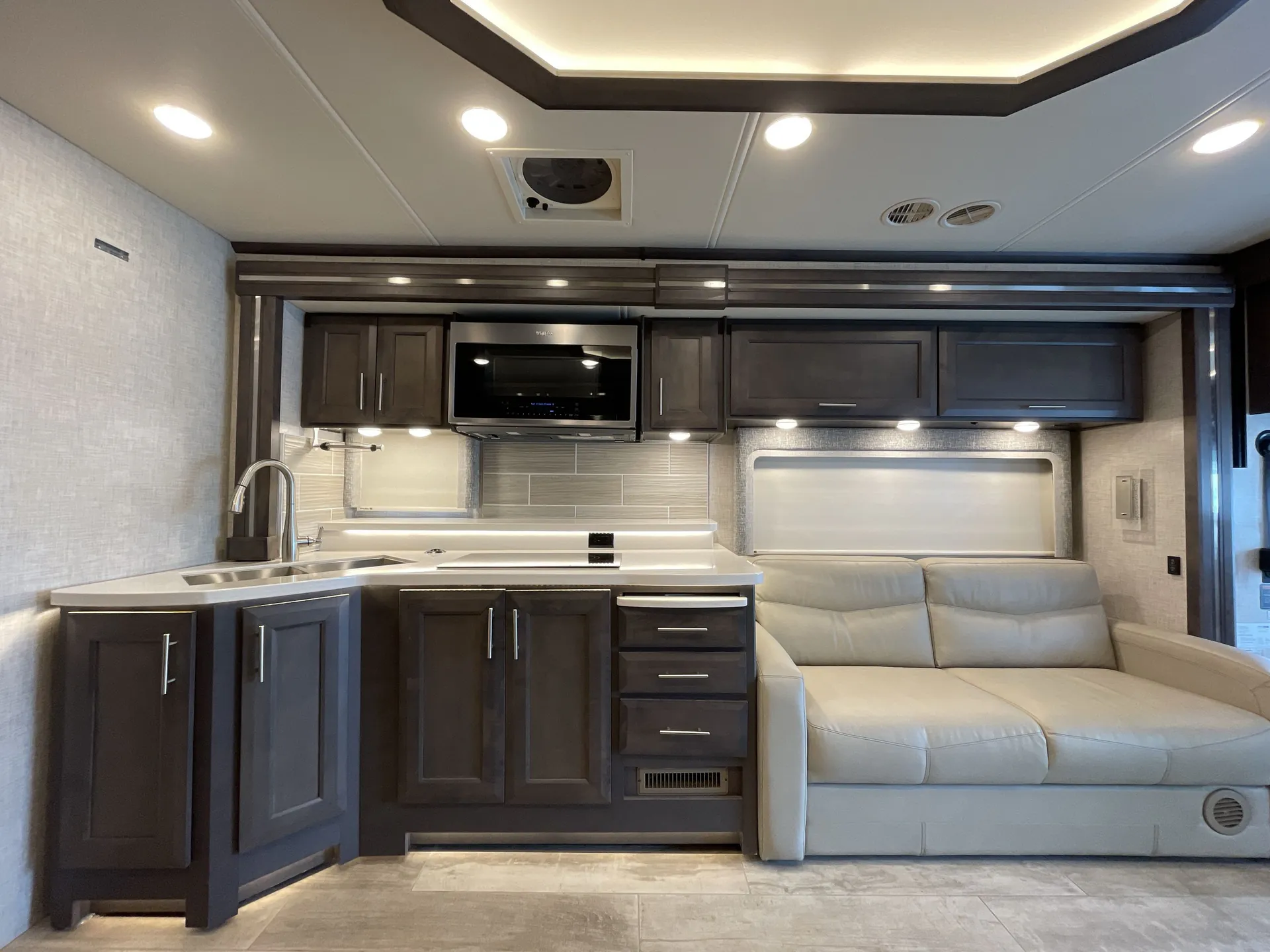 2022 Thor Motor Coach Aria 4000 — living area main