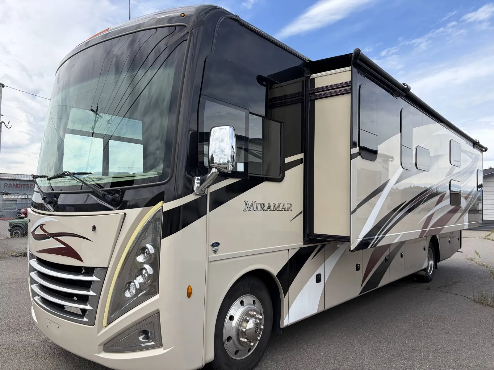 2022 Thor Motor Coach Miramar 34.6 - Photo 4