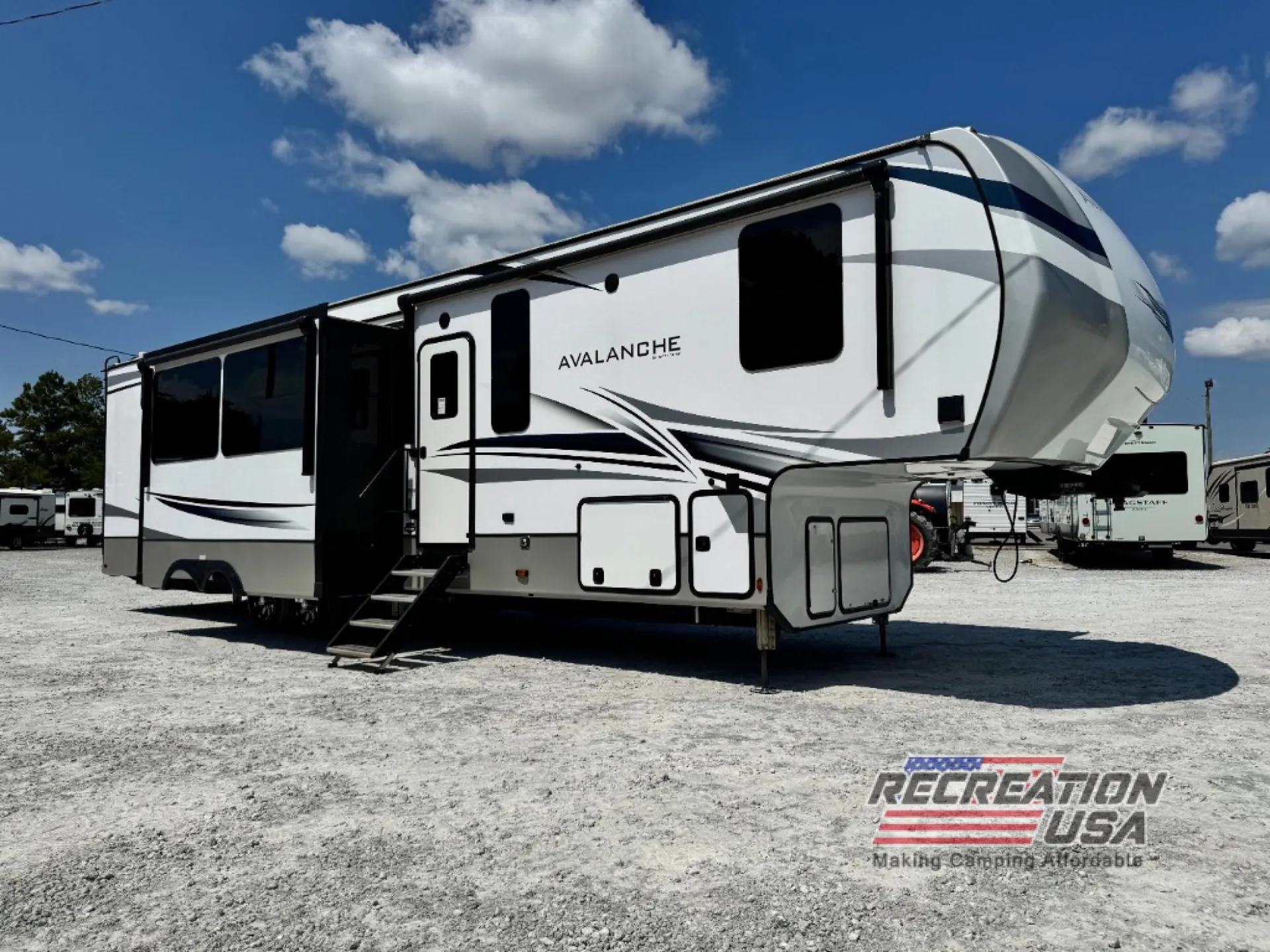 2023 Keystone Avalanche 390DS