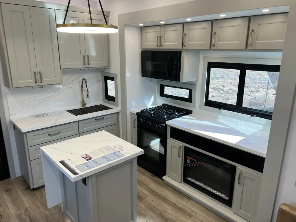 2026 Brinkley Model G 3520, Photos photo 9
