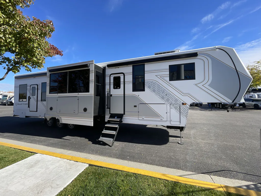2026 Keystone Raptor 415, Photos photo 5