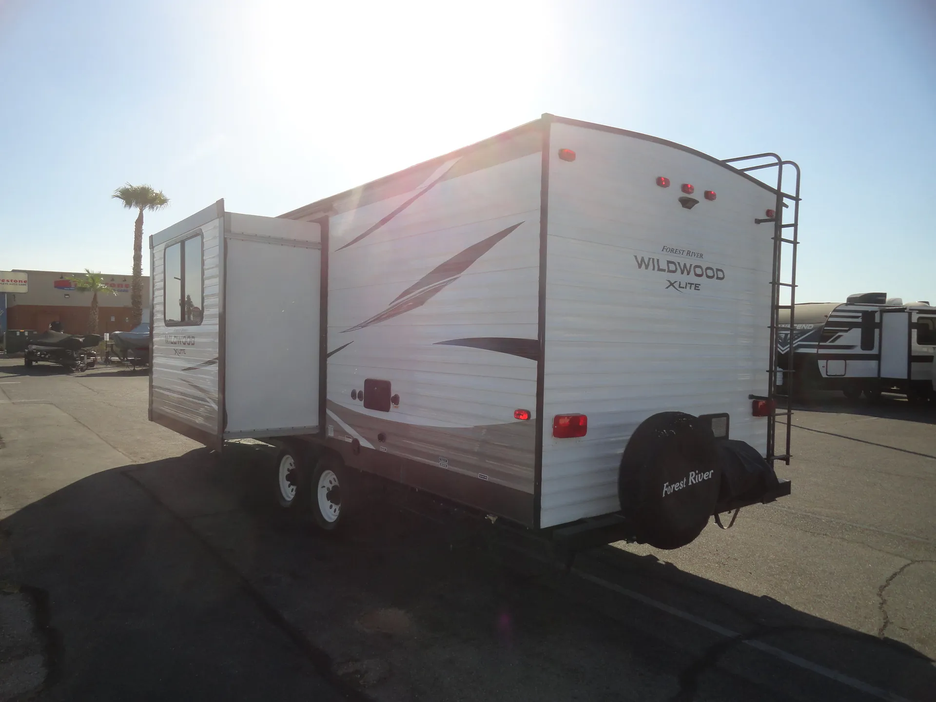 2019 Forest River Wildwood X-Lite 241BHXL — Photo 6