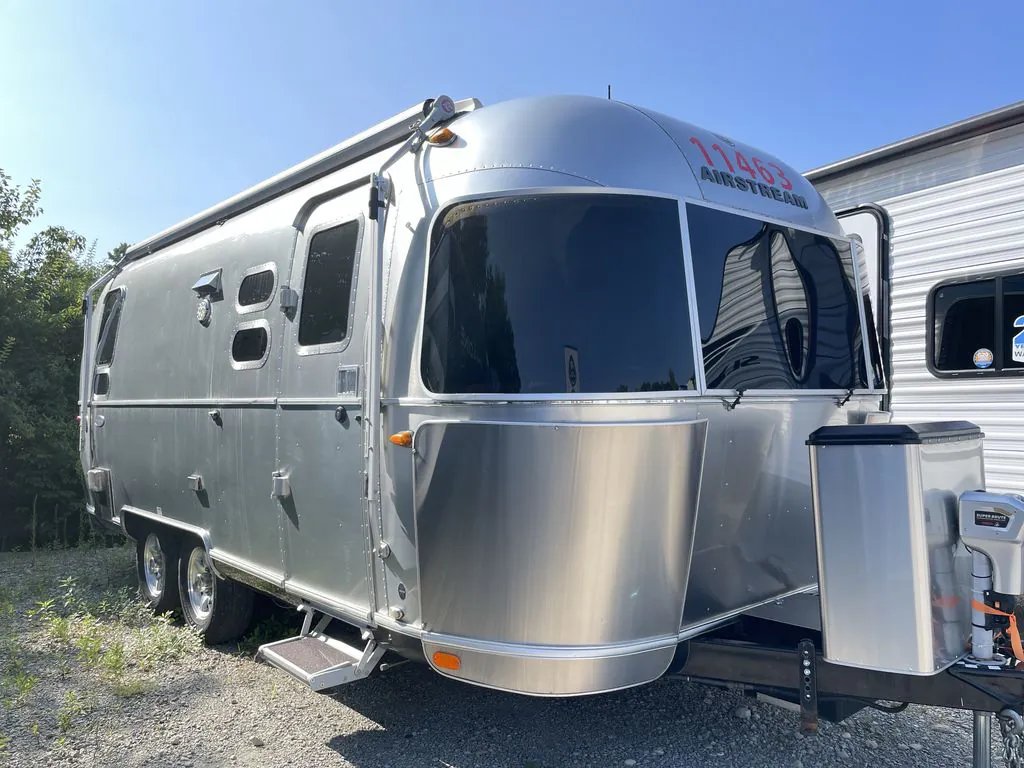 2017 Airstream Flying Cloud 23D - Photo 2