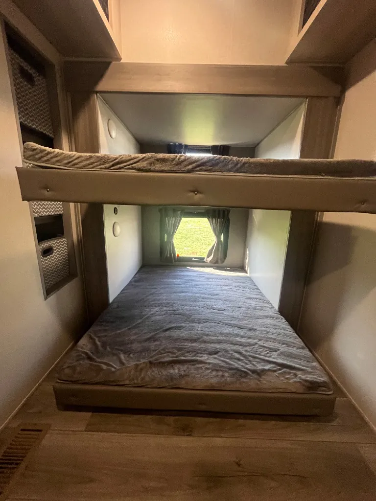 2024 Coachmen Catalina Legacy Edition 333FKTS, Photos photo 33