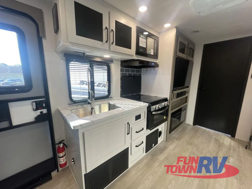 2026 Forest River Solaire 2420RBS, Photos photo 16