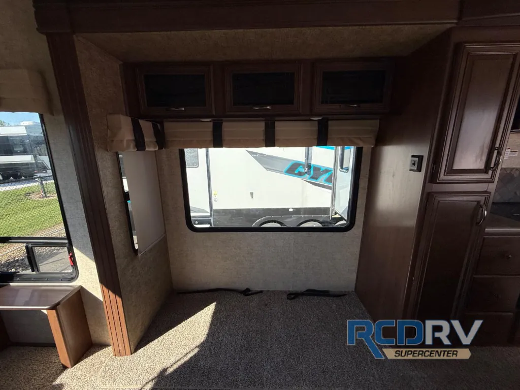 2016 Forest River Sandpiper 35ROK, Photos photo 5