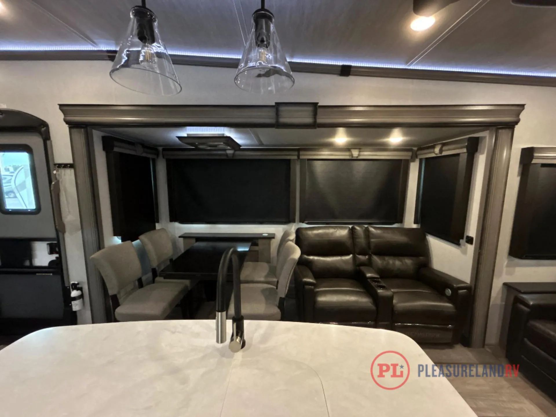 2021 Keystone Montana 3230CK - Photo 3