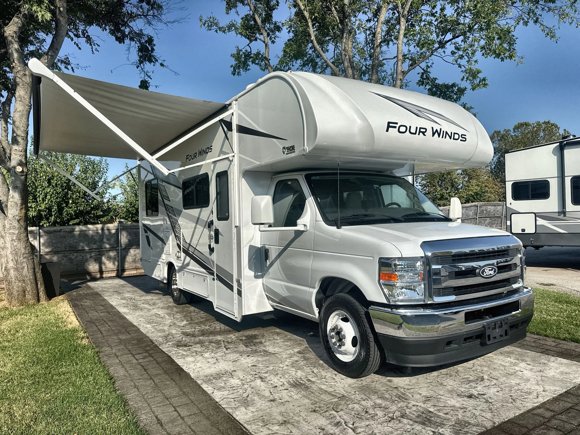 2025 Thor Motor Coach Four Winds 25Z - Photo 2
