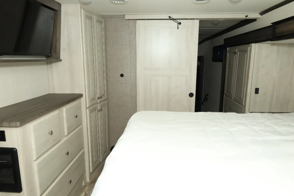 2023 Forest River Cardinal Luxury 380RLX, Photos photo 20