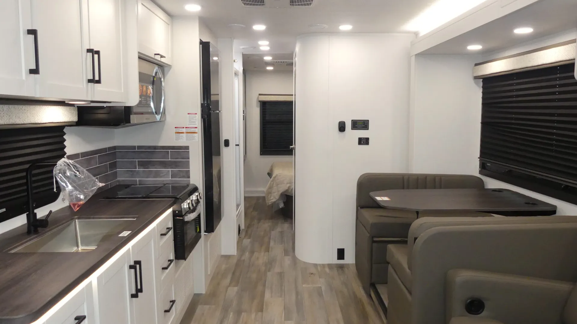 2026 Entegra Coach Odyssey 29V - Photo 3