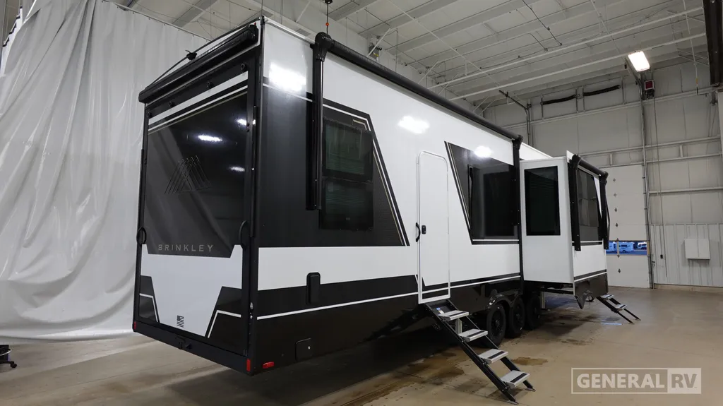 2026 Brinkley Model G 4000, Photos photo 7