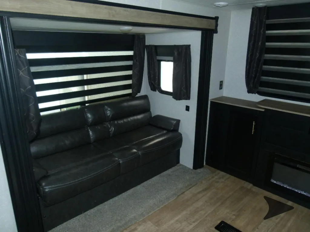 2021 Forest River Cherokee 306MM, Photos photo 9