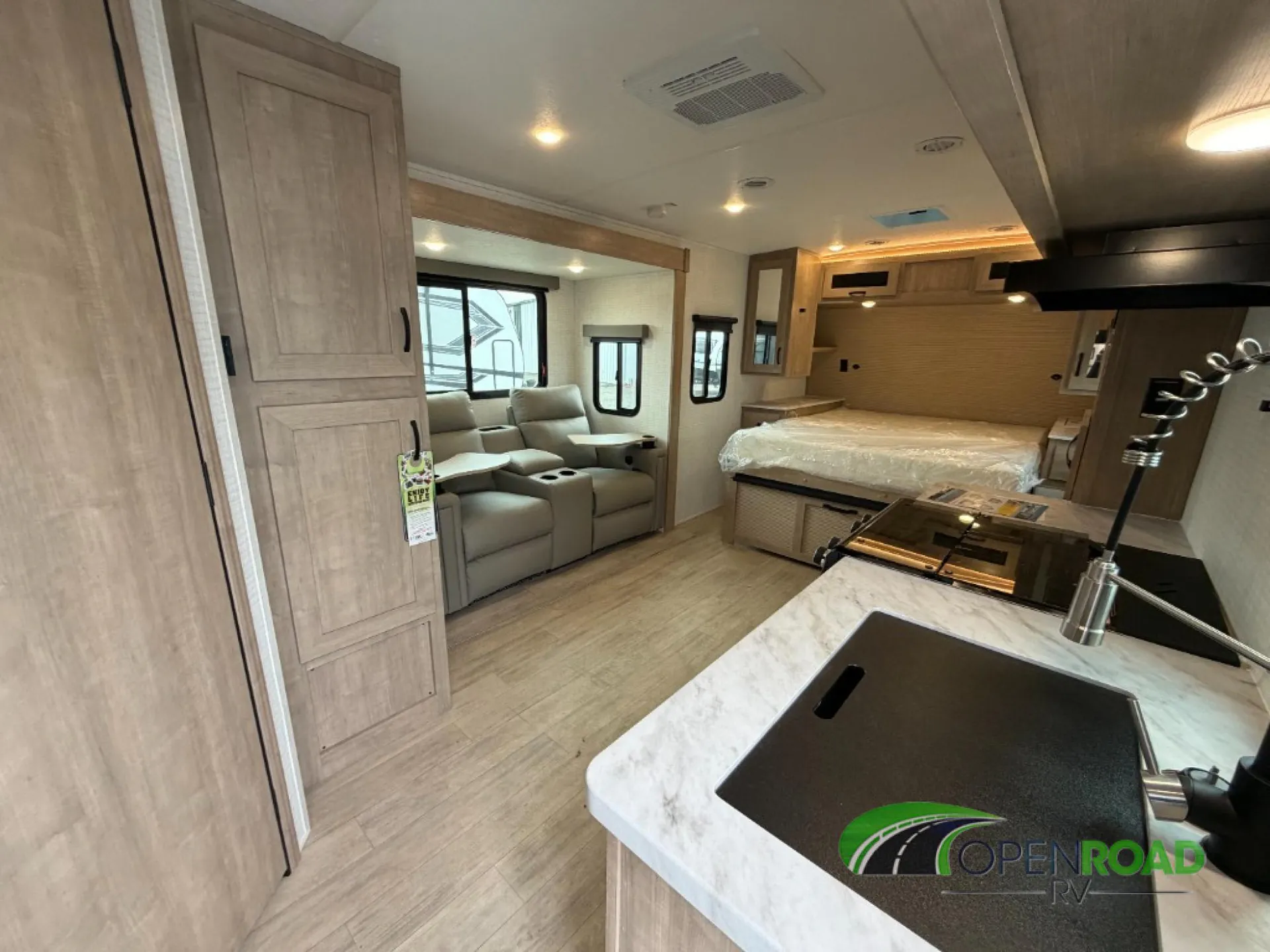2025 Palomino Solaire Ultra-Lite 2080RBS - Photo 3