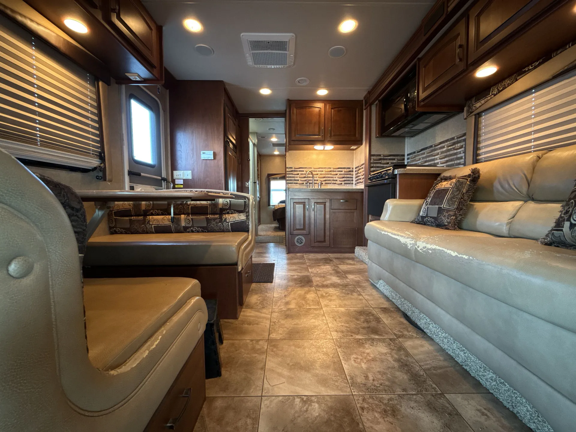 2014 Jayco Greyhawk 29MV — living area main