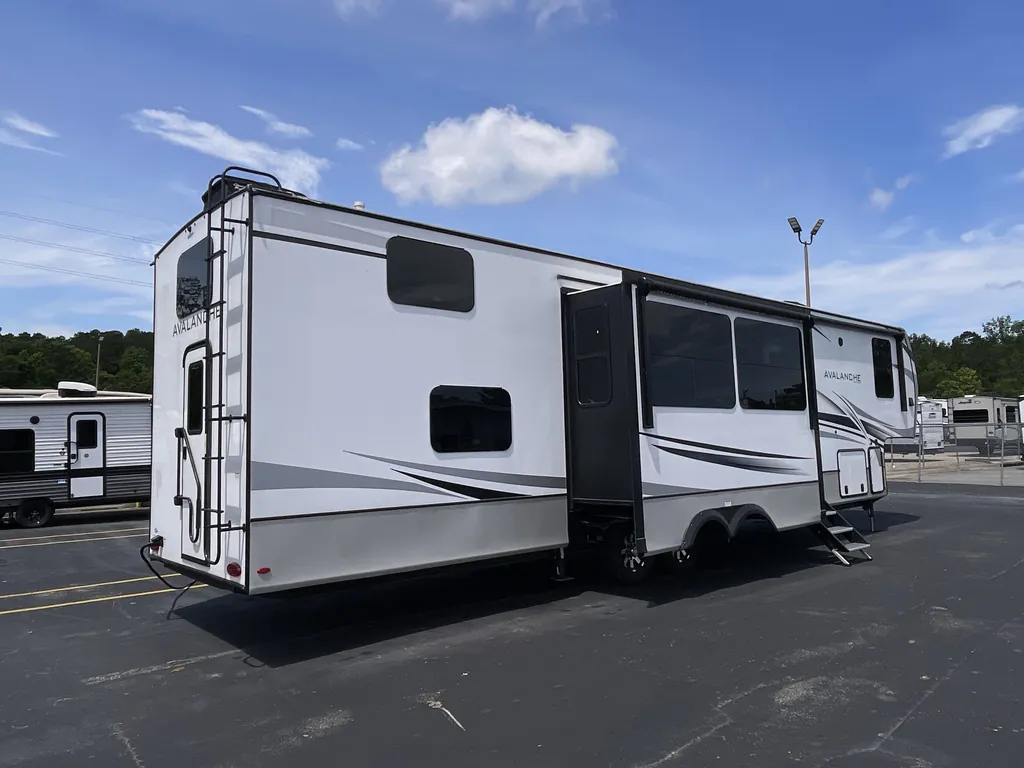2023 Keystone Avalanche 390DS, Photos photo 5