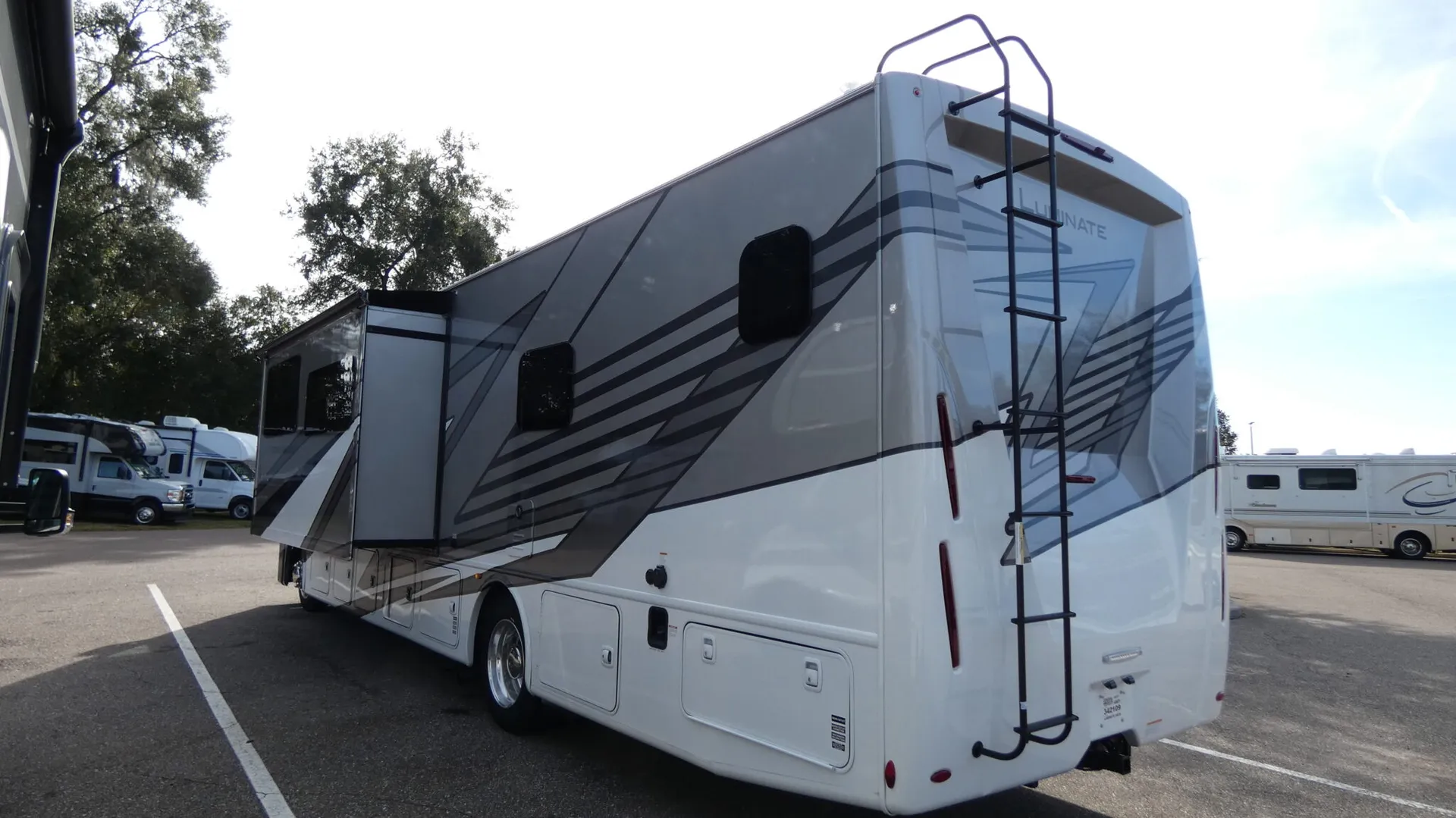2026 Thor Motor Coach Luminate GG35 - Photo 4