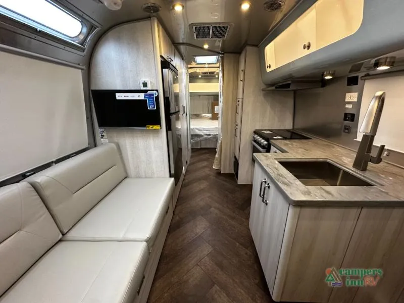 2026 Airstream International 27FB - Photo 3