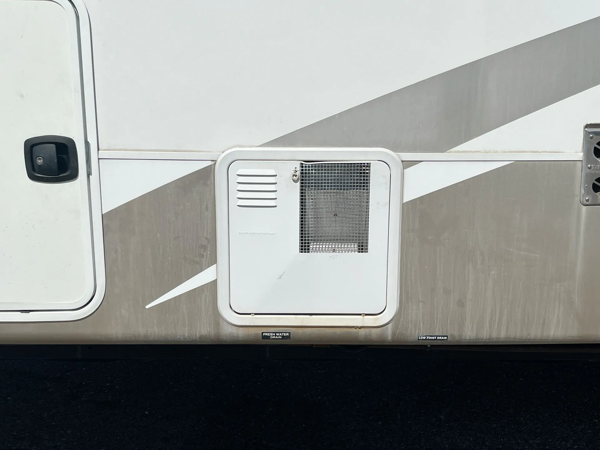2015 Forest River Wildcat 331WP — water heater