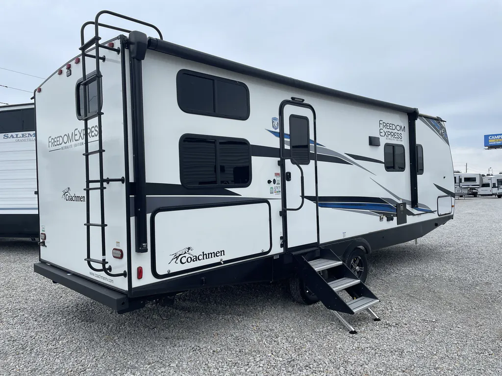 2024 Coachmen Freedom Express Ultra Lite 258BHS, Photos photo 5