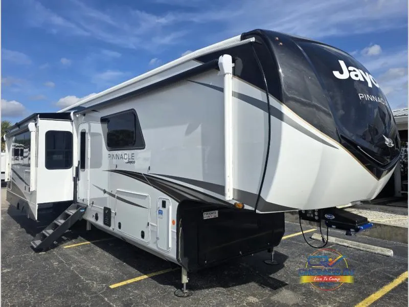 2026 Jayco Pinnacle 38FBRK - Photo 2