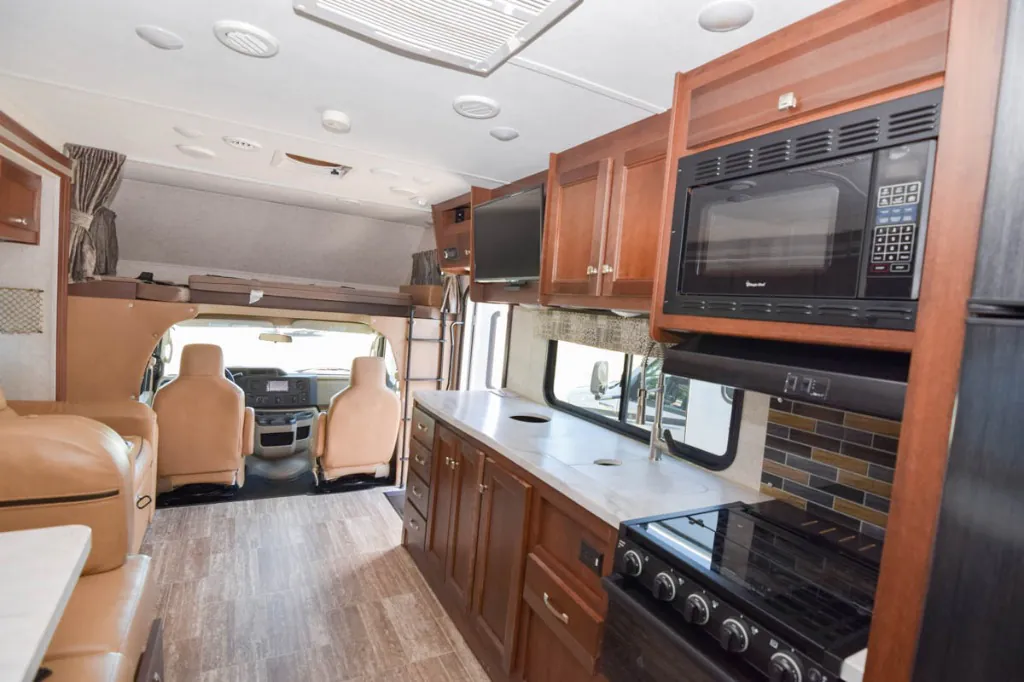 2018 Forest River Sunseeker 3010DS — Photo 7