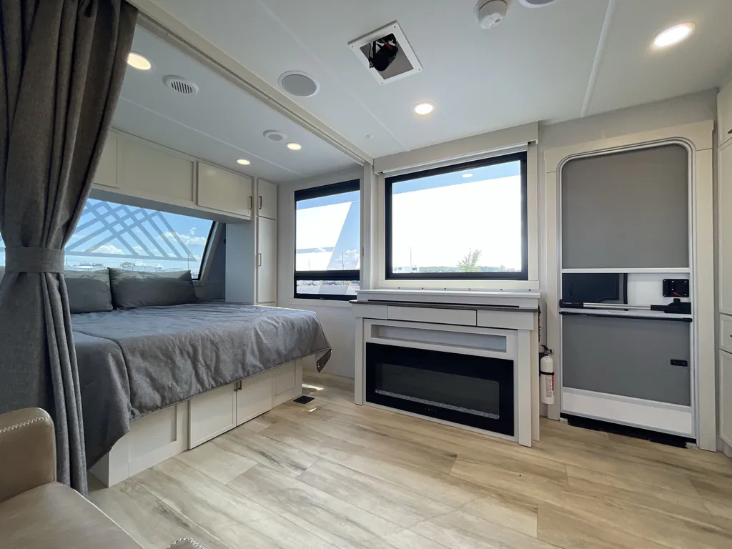 2026 Brinkley Model I 235, Photos photo 24