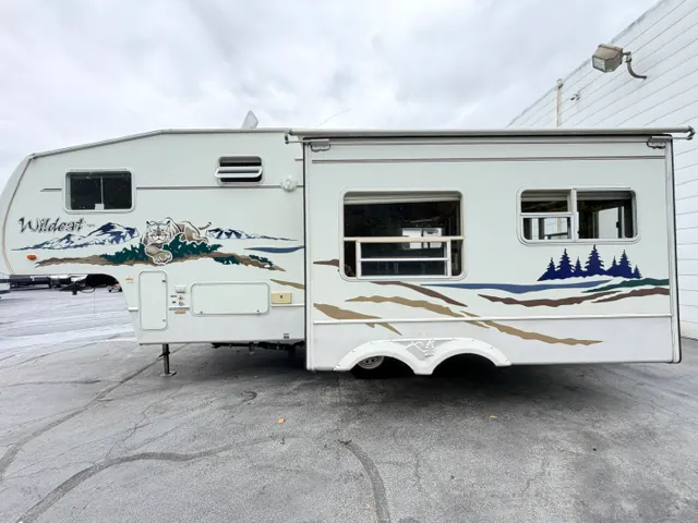 2005 Forest River Wildcat 27RL, Photos photo 3
