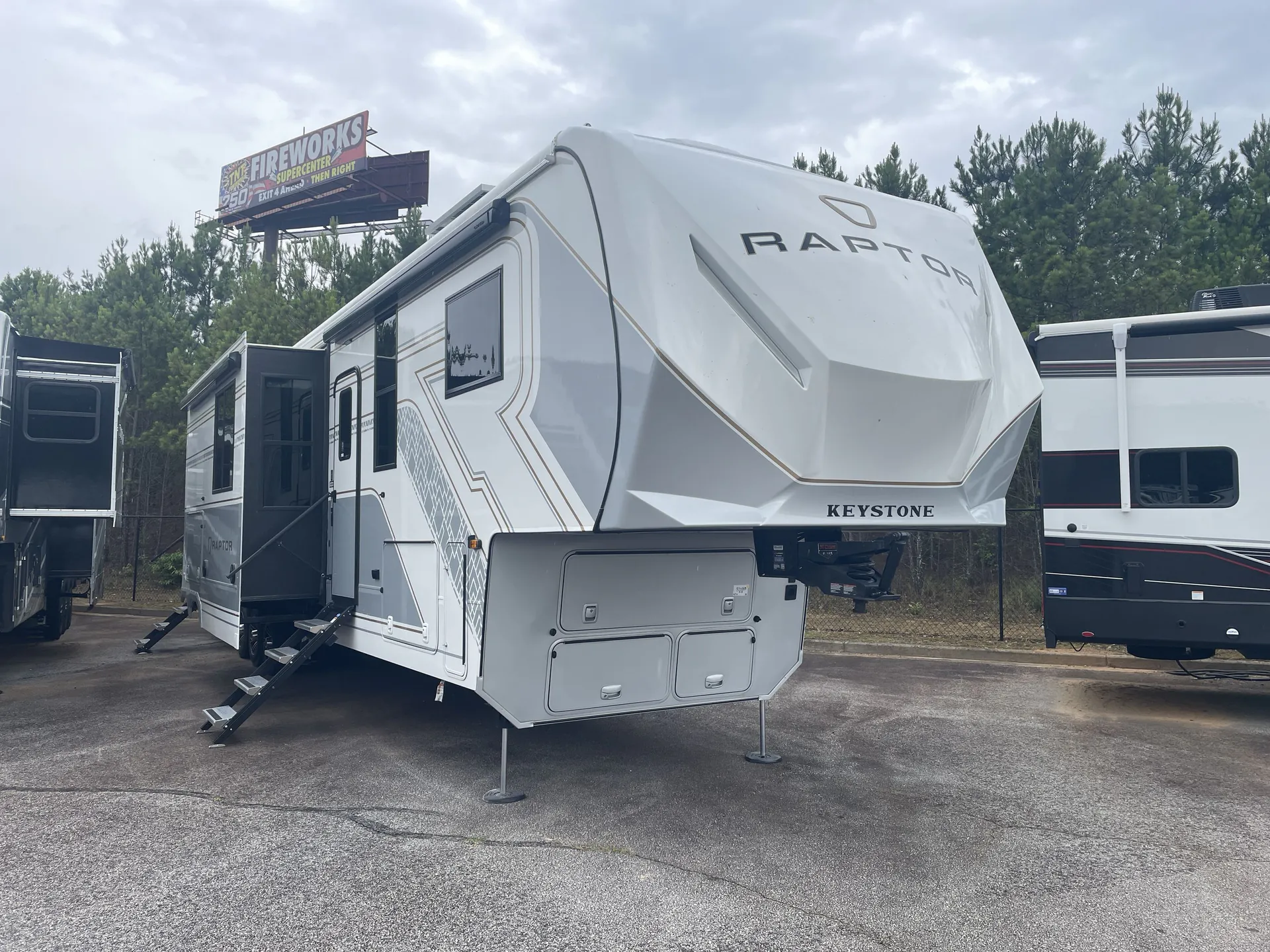 2027 Keystone Raptor 433 - Photo 2