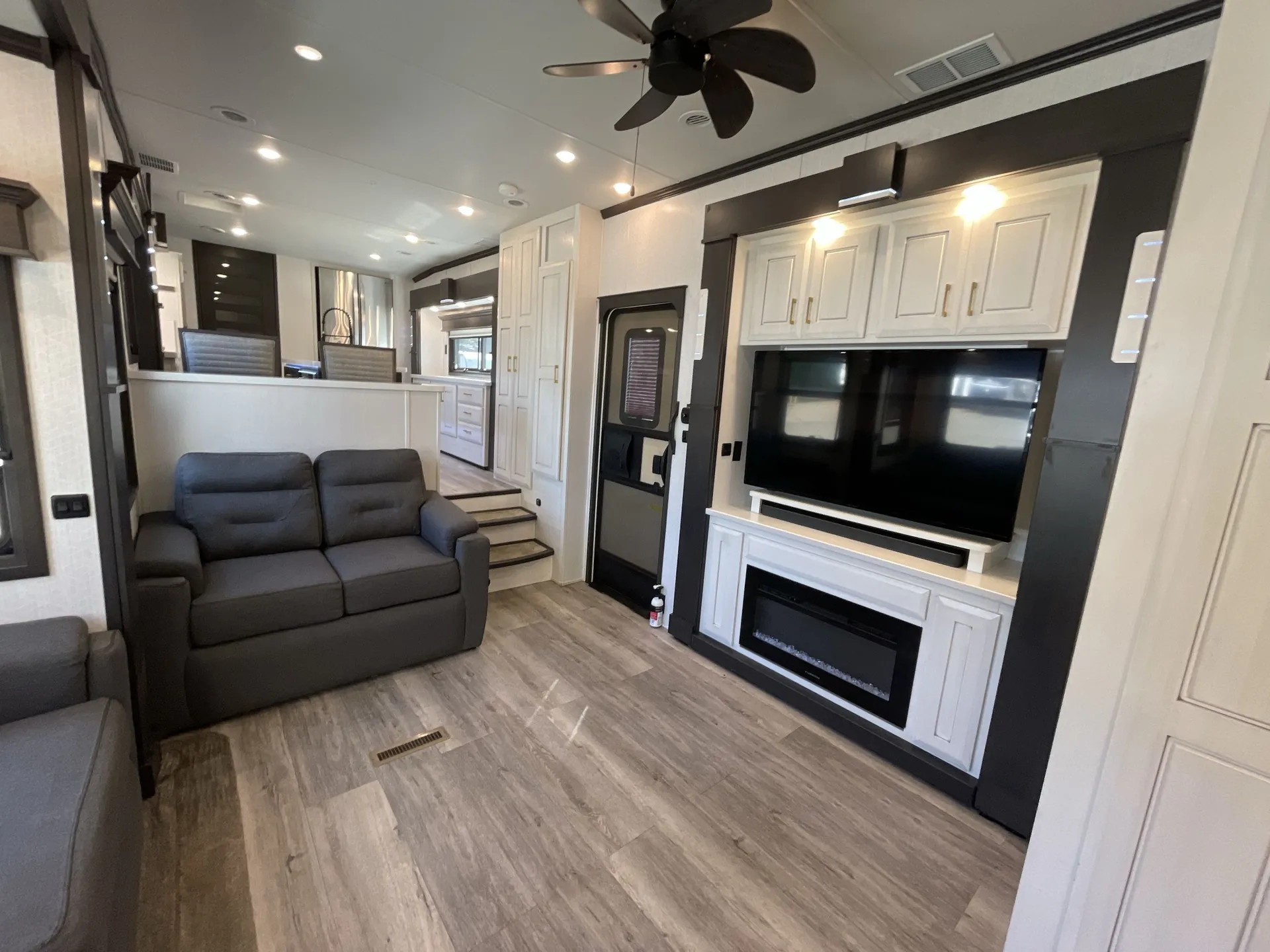 2021 DRV Mobile Suites 41FKMB — living area main