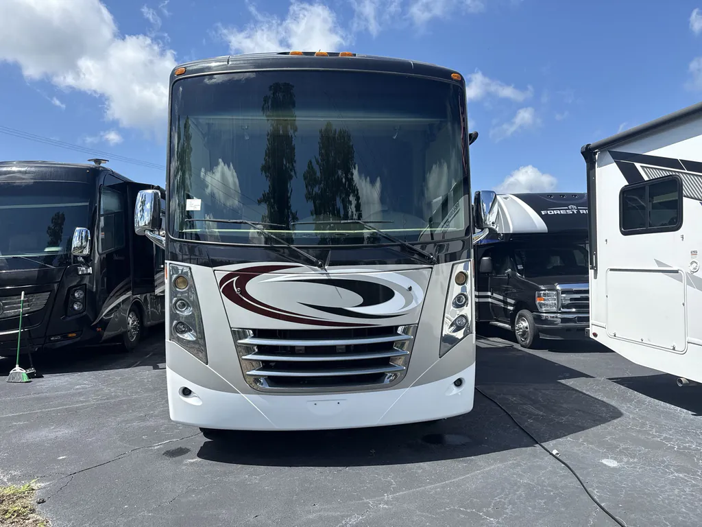 2017 Thor Motor Coach Challenger 37YT, Photos photo 4