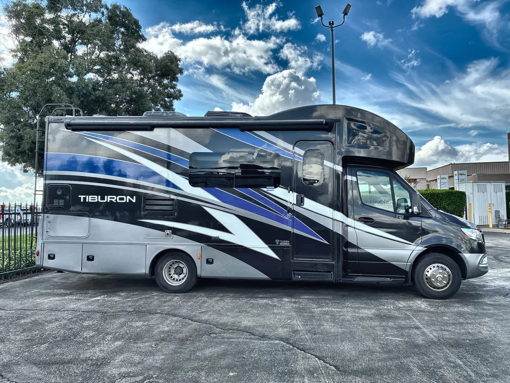 2020 Thor Motor Coach Tiburon 24FB, Photos photo 9