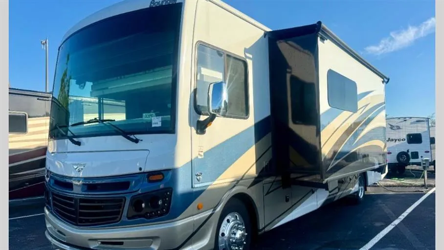 2022 Fleetwood Bounder 35GL - Photo 4
