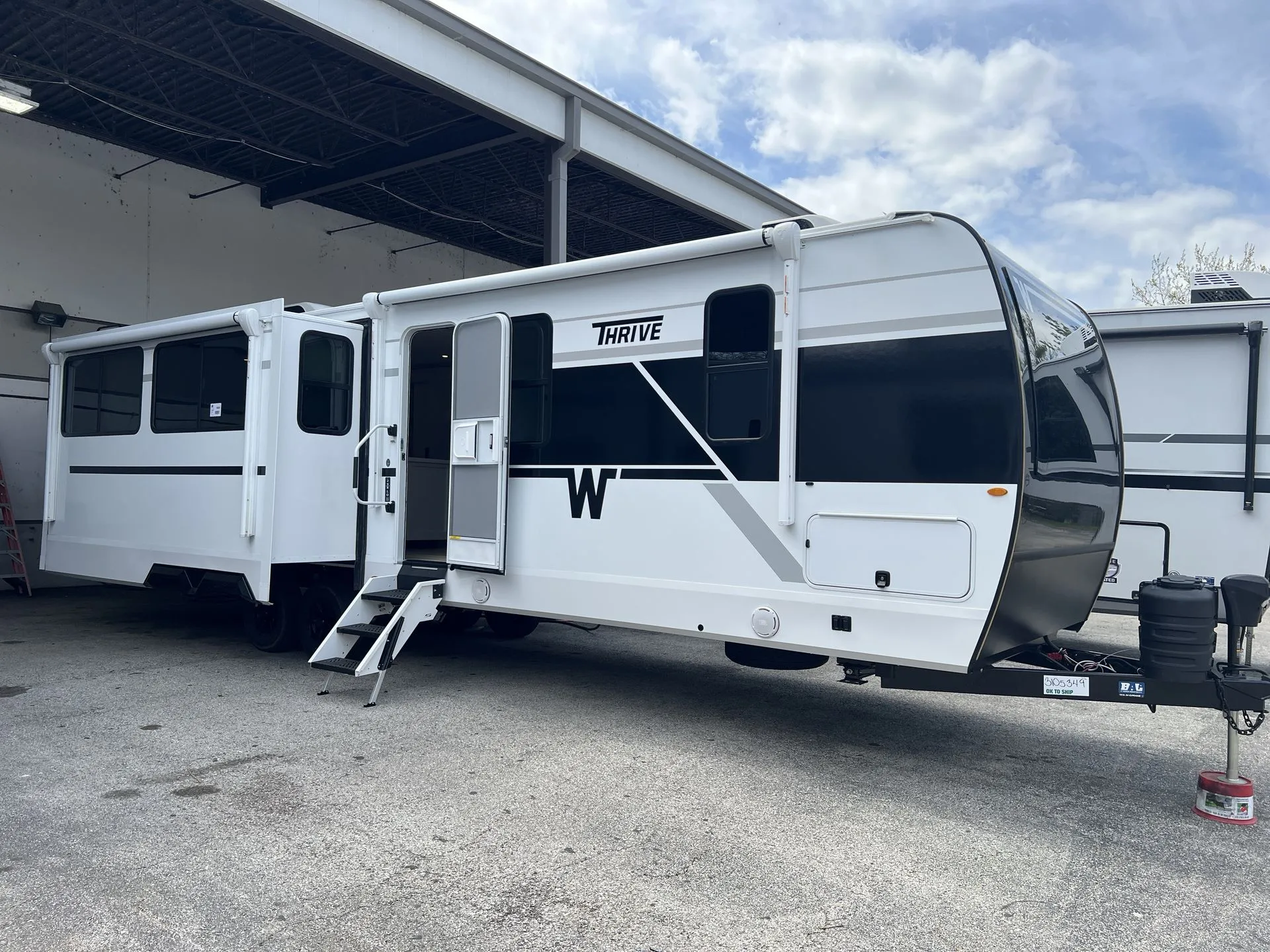 2026 Winnebago Thrive 29RLO - Photo 2