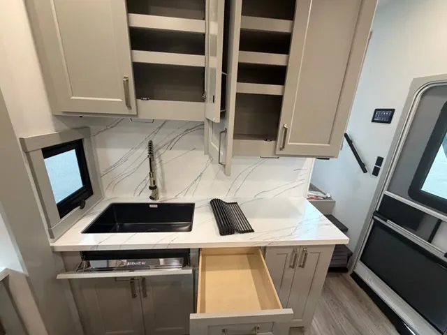 2026 Brinkley Model G 4150, Photos photo 13