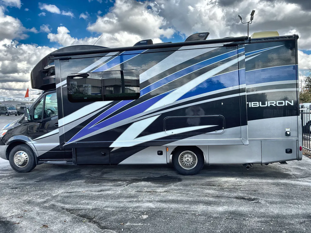2020 Thor Motor Coach Tiburon 24FB, Photos photo 5