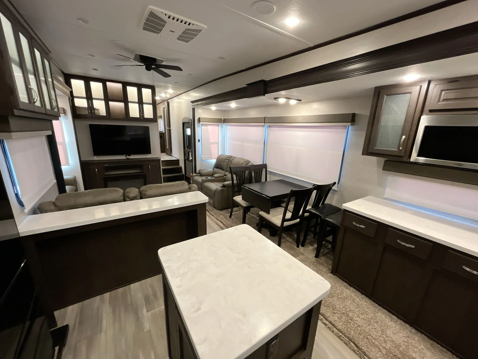 2022 Coachmen Brookstone 374RK — living area main