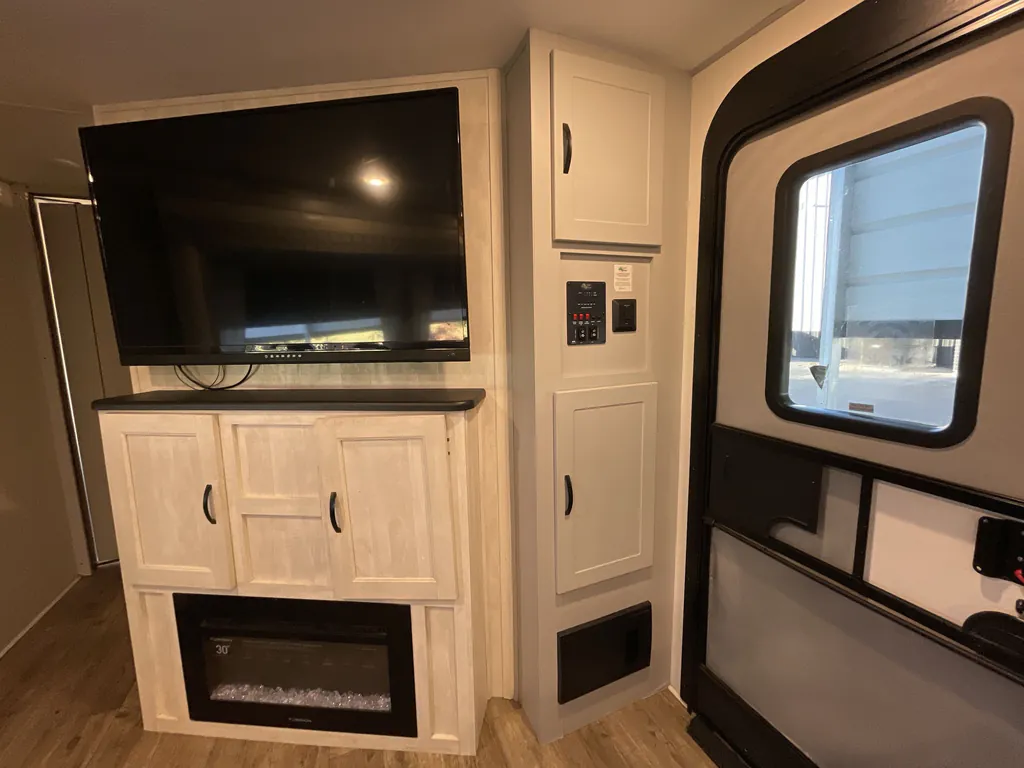 2022 Forest River Vibe 32BH, Photos photo 13