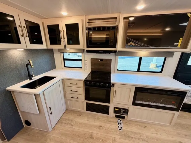 2027 Forest River Grand Surveyor 253RLS, Photos photo 13