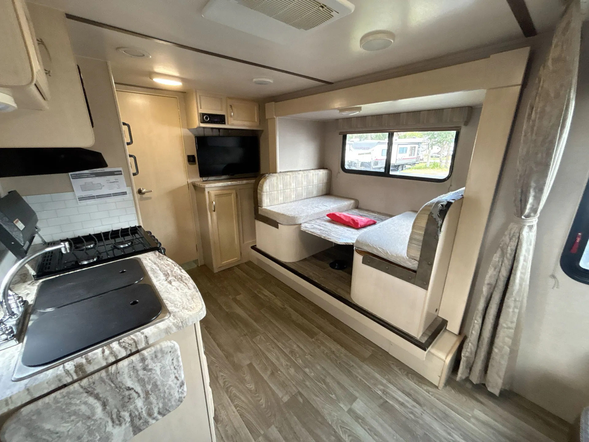 2019 Winnebago Micro Minnie 2108DS — living area main