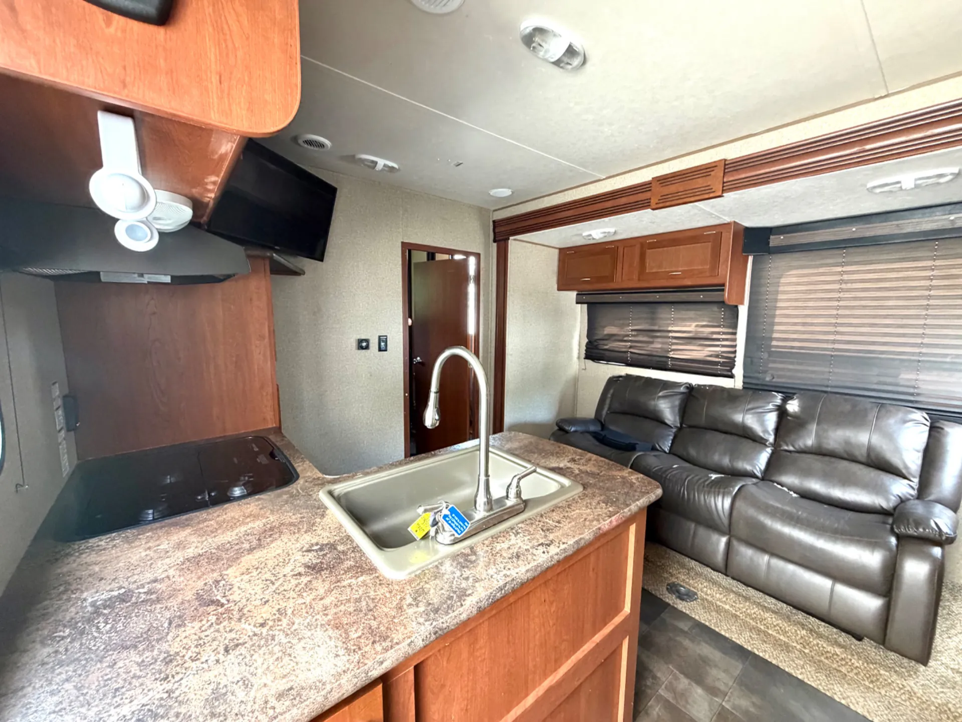 2015 Forest River Vengeance 31V - Photo 3