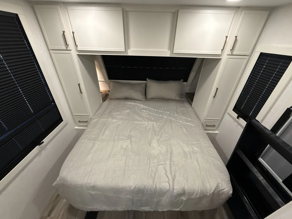 2027 Brinkley Model I 290, Photos photo 17