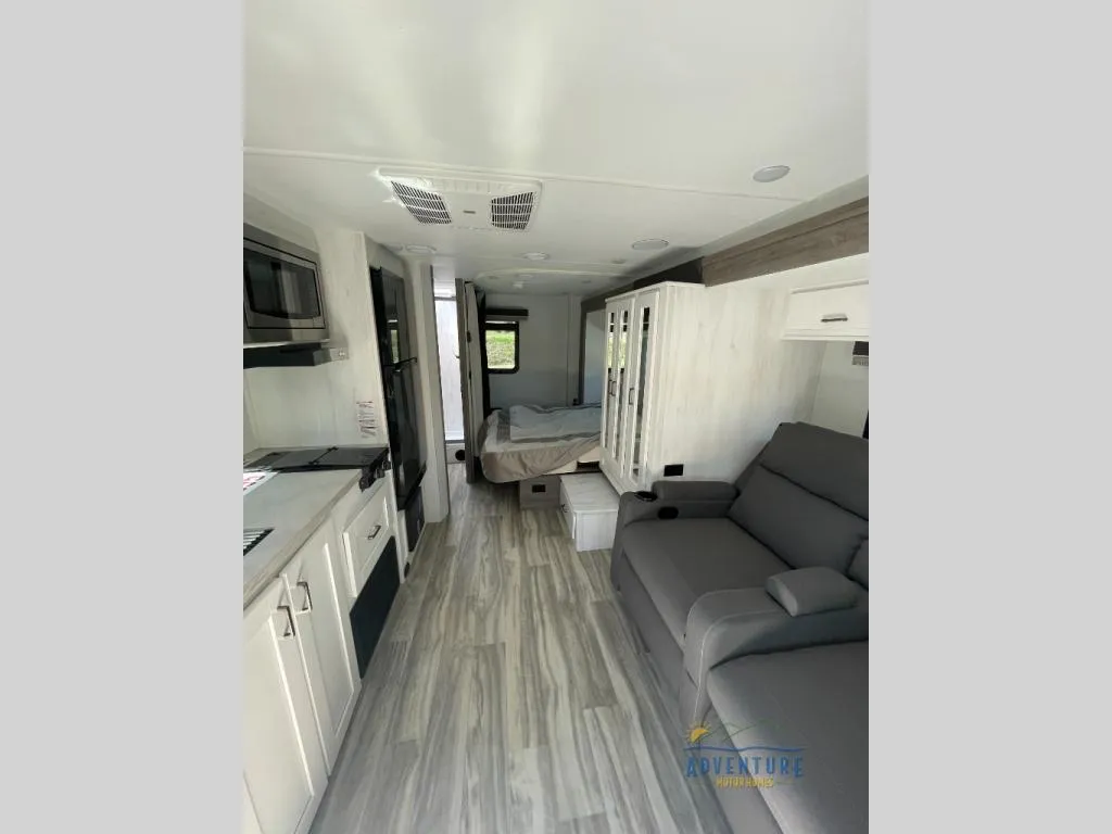 2026 Gulf Stream RV BT Cruiser 5245 - Photo 3