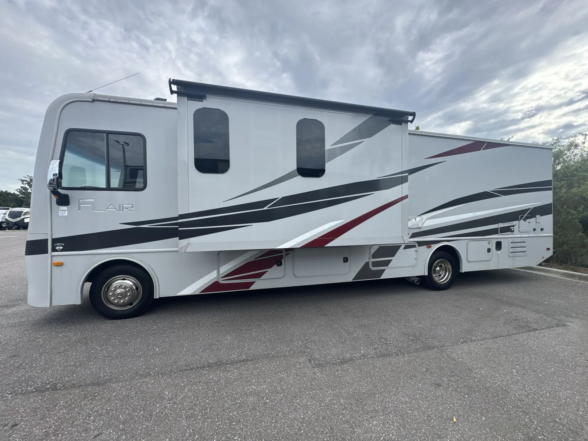 2024 Fleetwood Flair 33B6 - Photo 4